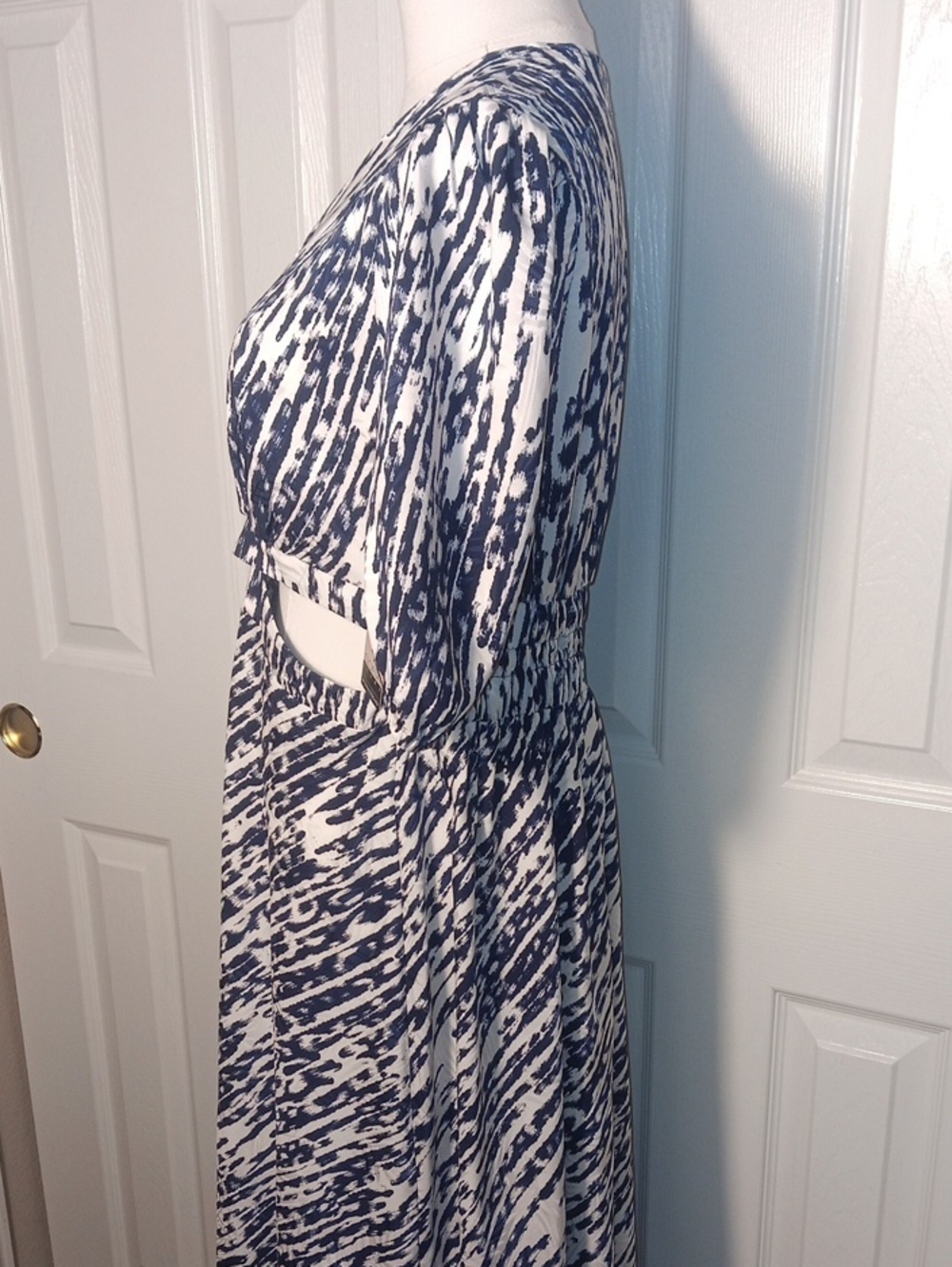 NWT. Sofia Blue & White Abstract V-Neck Midi Dress with Side Cutouts - Picture 5 of 14